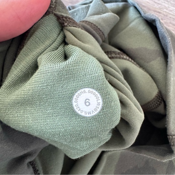 Lululemon 🍋 LULULEMON ALIGN™ PANT II 25" - Heritage 365 Camo Green Twill Multi - Picture 4 of 8